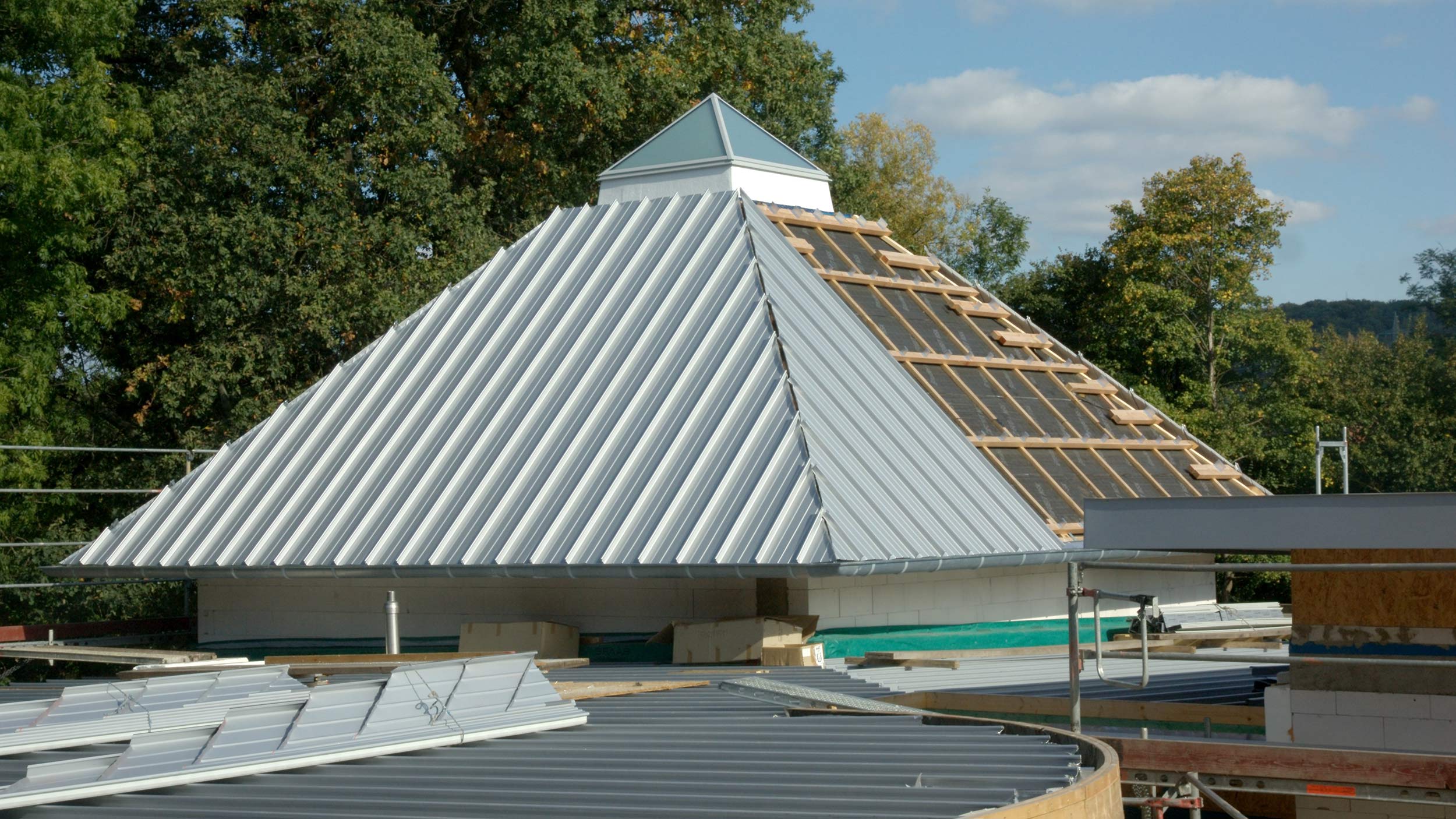 dachdeckerei_muenchen_spenglerei_leistungen_blechdach_profilblech3