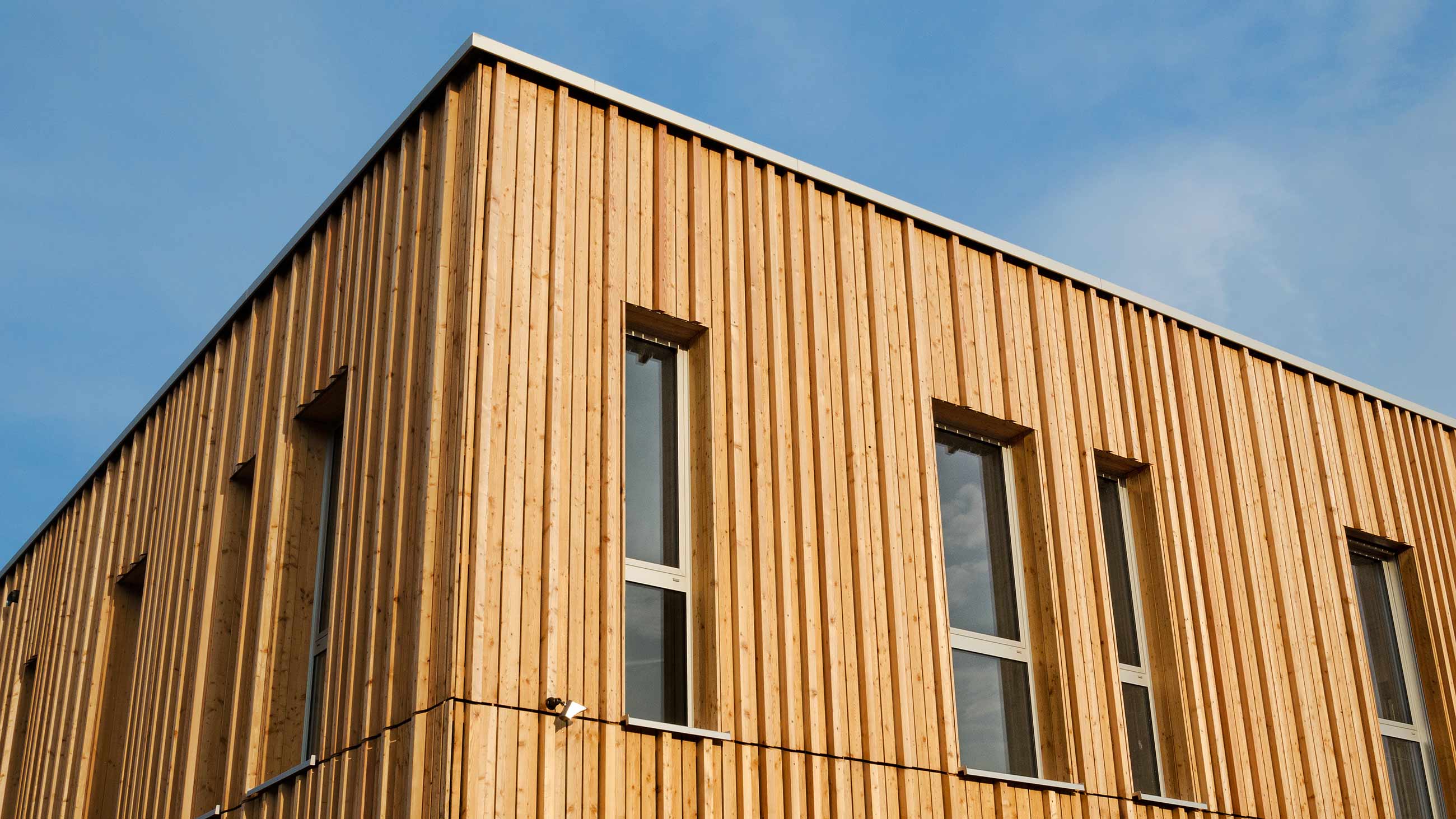 dachdeckerei_muenchen_spenglerei_leistungen_fassade_holz_2