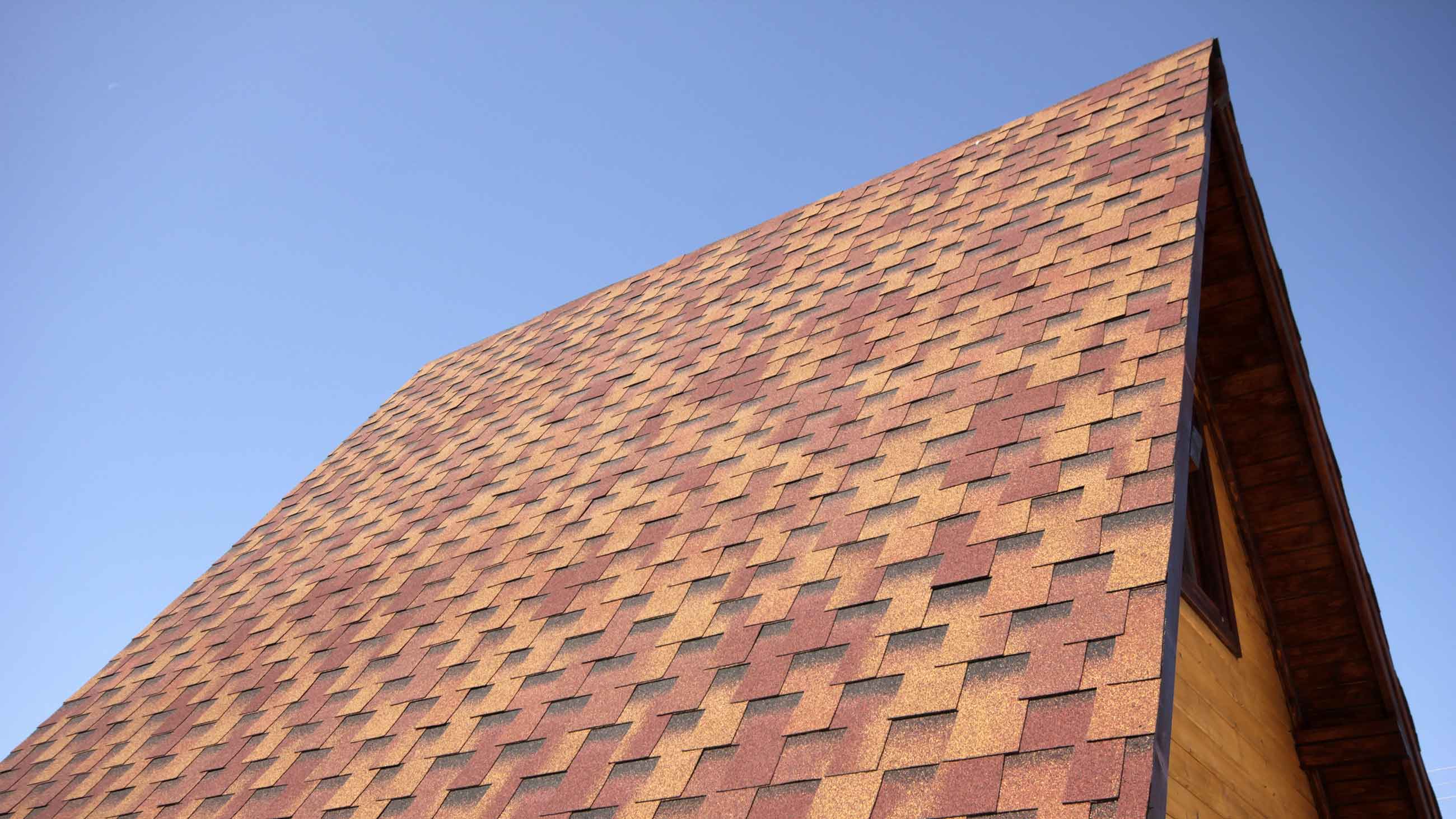 dachdeckerei_muenchen_spenglerei_leistungen_steildach_dachschindel3